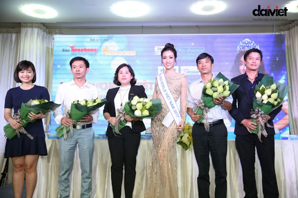 Đại Việt đồng hành cùng dự án nhân ái Thắp sáng mặt trời - Cõng điện lên bản của Miss World Việt Nam 2017 Đỗ Mỹ Linh