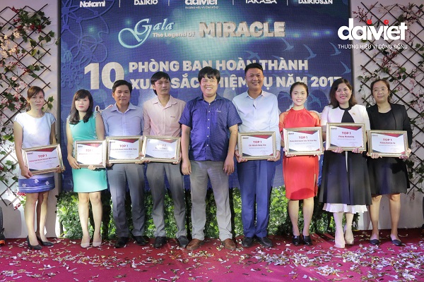 Tiệc tất niên Đại Việt 2017 - Trao thưởng cho các phòng ban hoàn thành xuất sắc nhiệm vụ năm 2017